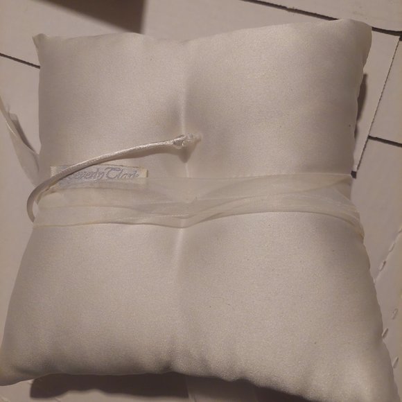 Pillow and garter - Picture 9 of 11